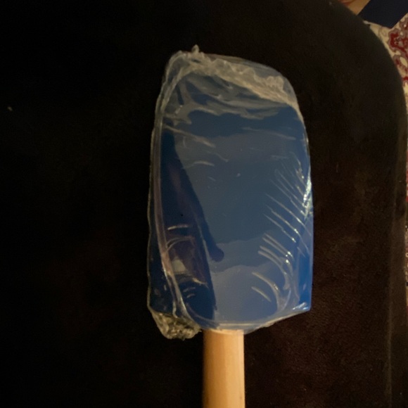 Le Creuset medium sized spatula in Marseille - Picture 3 of 3